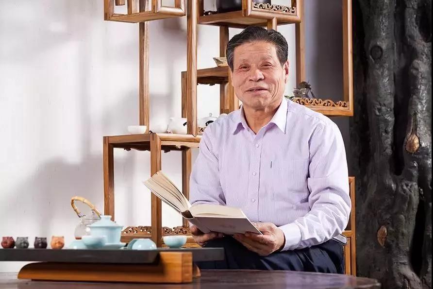 林鳳裝飾董事長丁邦林 林鳳裝飾董事長丁邦林