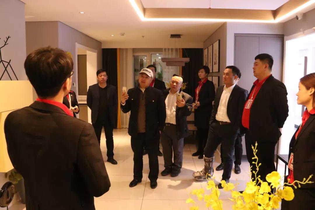 上海多家裝修企業(yè)領導參觀林鳳裝飾集團