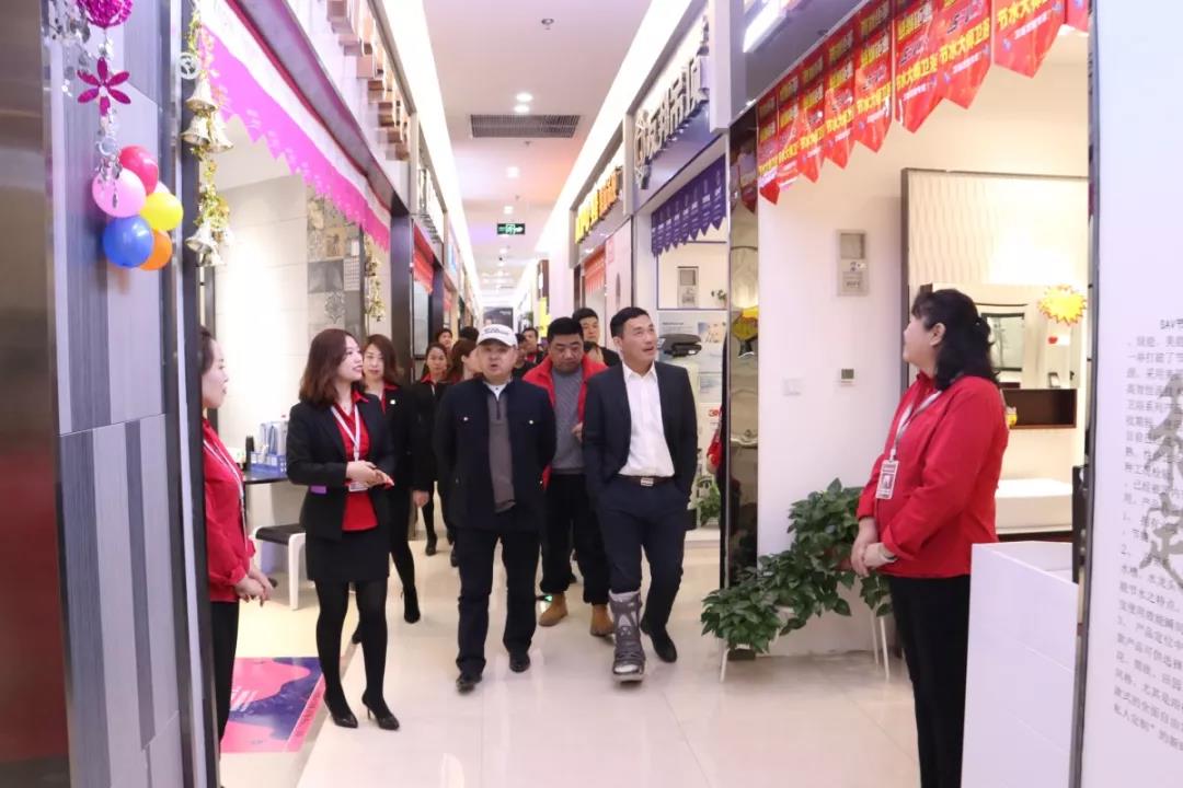 上海多家裝修企業(yè)領導參觀林鳳裝飾集團