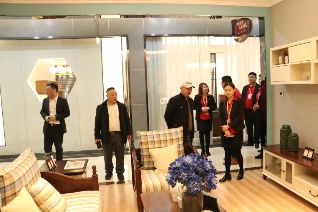 上海多家裝修企業(yè)領導參觀林鳳裝飾集團
