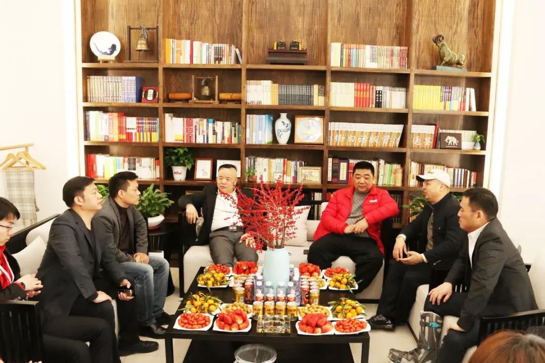 上海多家裝修企業(yè)領導參觀林鳳裝飾集團